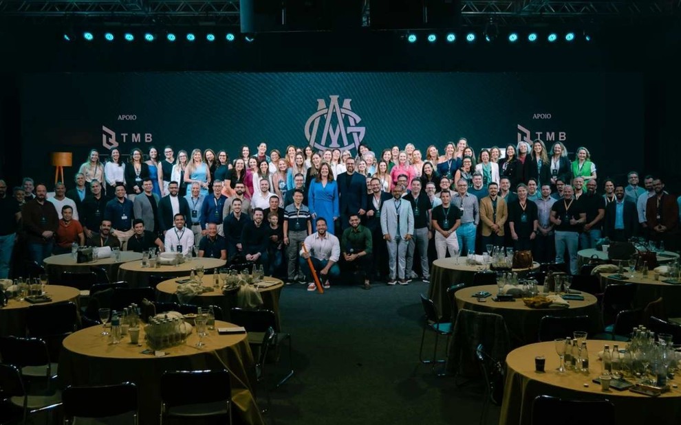 Imagem de empresários reunidos no evento A Grande Mesa