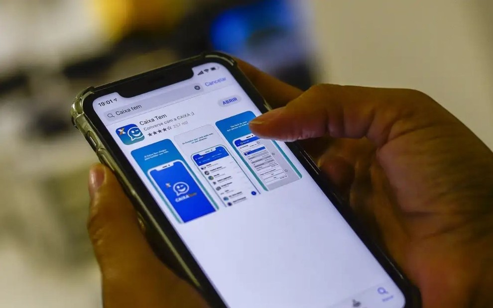 Aplicativo da Caixa aberto no celular
