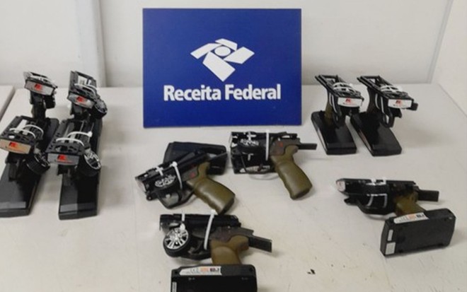 Peças de armas encontradas pela Receita Federal no Aeroporto de Viracopos