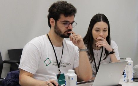 Juliano Marchesine e Andresa Bicudo, fundadores da Backstage
