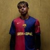 Montagem com Lamine Yamal, jogador do Barcelona, e Travis Scott
