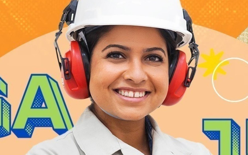Colaboradora da Bracell em foto promocional do programa de estágio