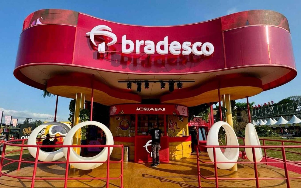 Imagem de uma ativação do banco Bradesco no festival Lollapalooza