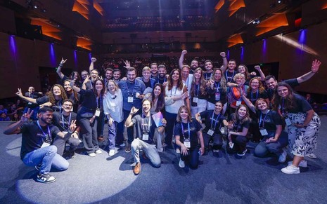 Imagem da equipe da Caf em evento em São Paulo