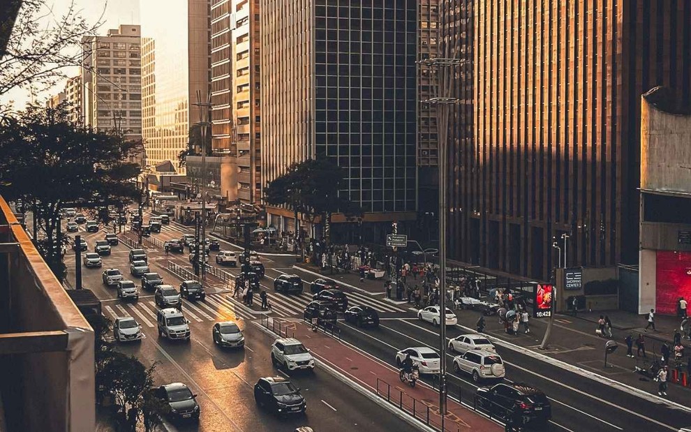 Alto número de carros na Avenida Paulista