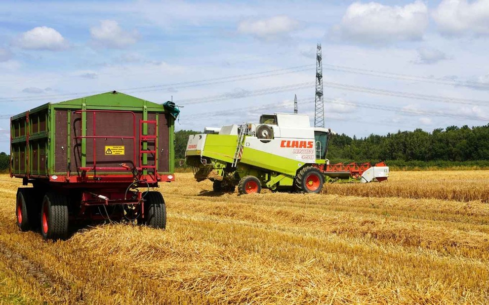 Máquinas em fazenda