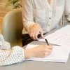 Recrutadoras avaliam currículos