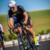 Davi Holanda, fundador e CEO do Jota, em prova de ciclismo