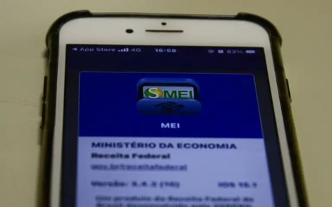 Celular com tela do Simples Nacional