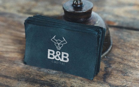 Cartão de visitas com a logo da empresa