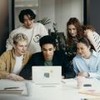 Imagem de estudantes universitários em estágio