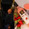 Evandro Weber, sócio da Weber Haus; Garrafa com líquido rosa no interior, ao lado de uma taça com o mesmo líquido e morangos.