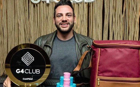 Leonardo dos Anjos, diretor de franquias da Anjos Colchões & Sofás, em campeonato de pôquer