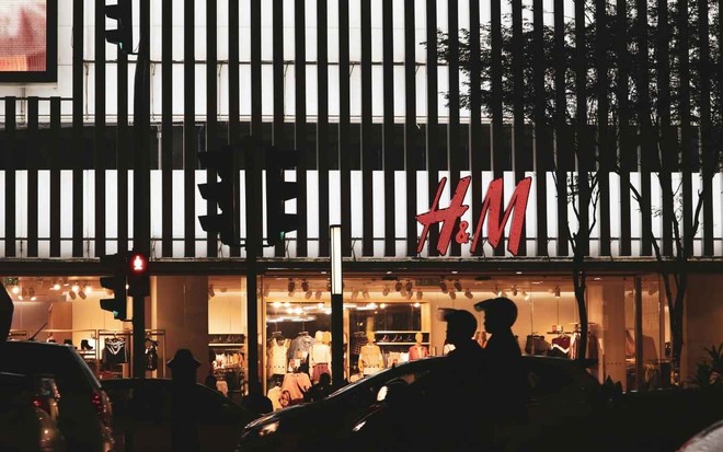 Imagem de fachada de loja da H&M no exterior