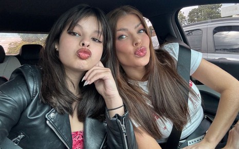 Imagem de Jaquelline Grohalski com a filha Bella