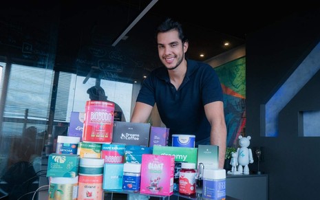 Matheus Mota mostra produtos vendidos na B4You