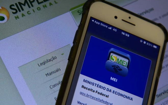 Celular mostra logotipo do app oficial do MEI