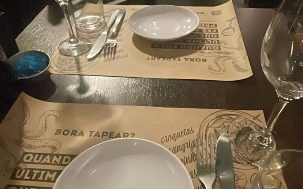 Mesa do restaurante Nos.Otros, em Pinheiros