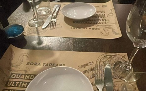 Mesa do restaurante Nos.Otros, em Pinheiros