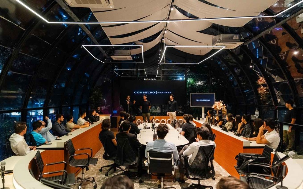 Reunião do grupo O Conselho, criado por Theo Braga