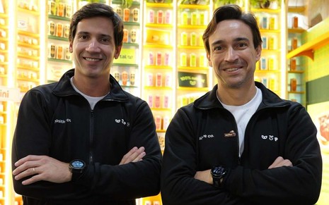 Imagem de Felipe e Rodrigo Carvalho, co-CEOs da PositiveCo