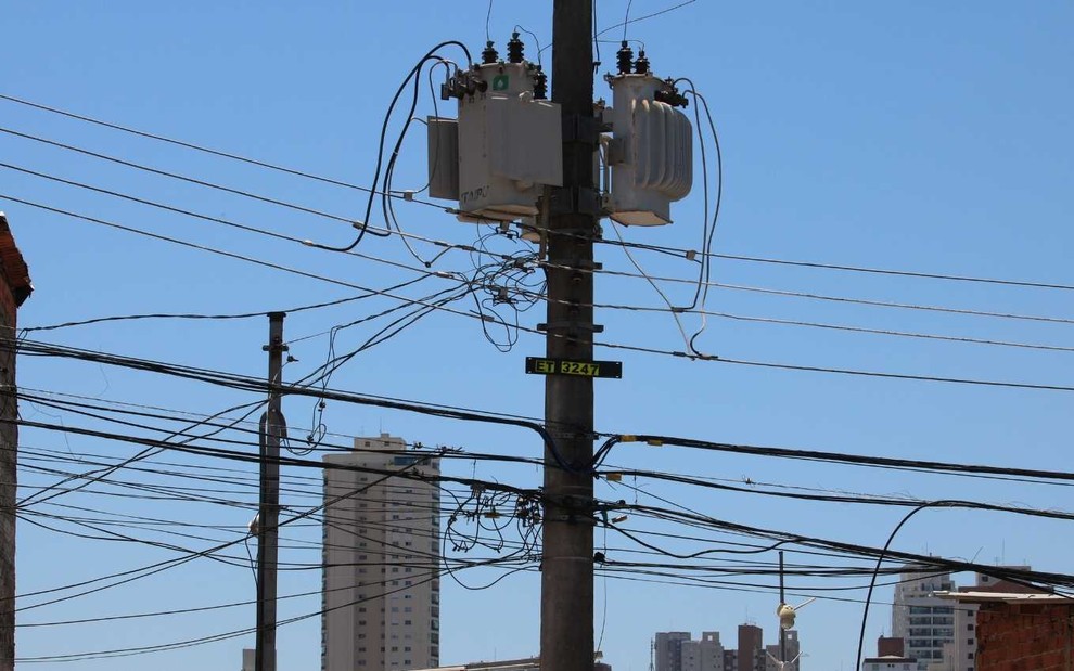 Imagem de poste de energia em São Paulo