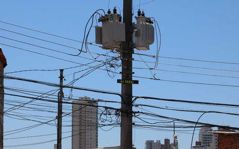Imagem de poste de energia em São Paulo