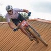 Rogério Pires, diretor de Produtos para Saúde da TOTVS, durante prática de mountain bike