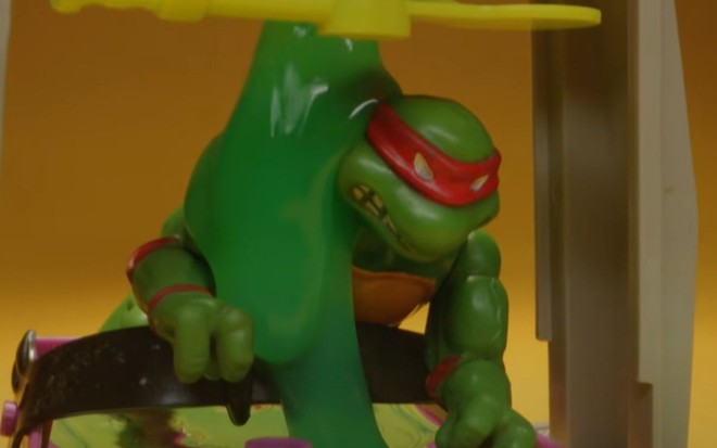 Boneco do desenho As Tartarugas Ninjas coberto de slime