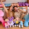 Viih Tube e Eliezer Netto com pelúcias da TurmaTube