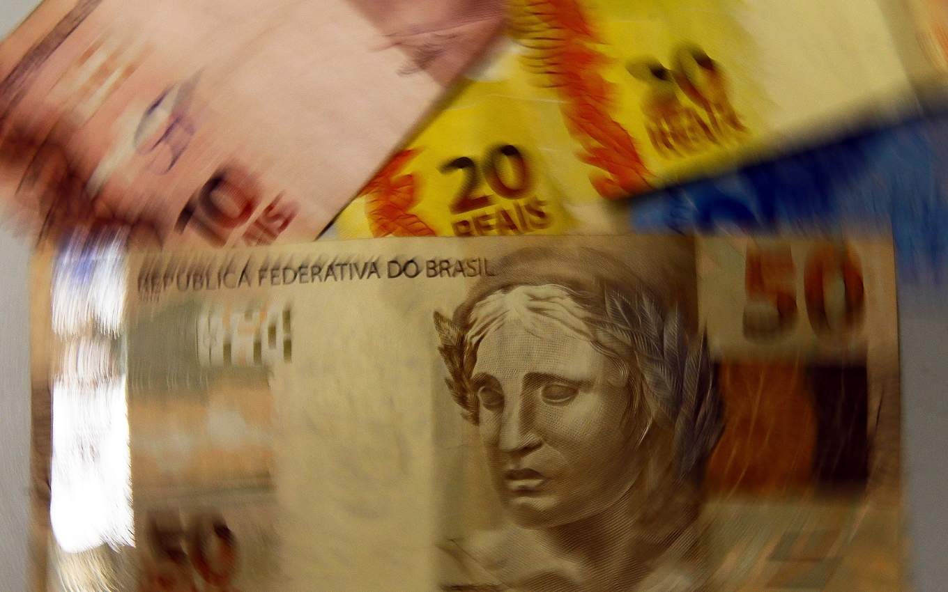 O preço do agora: Por que o dinheiro rende menos e as dívidas pesam mais