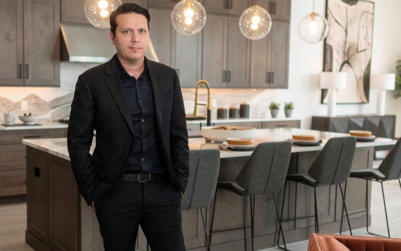 Ele fatura mais de R$ 1 milhão ao ajudar brasileiros a comprar casas nos EUA